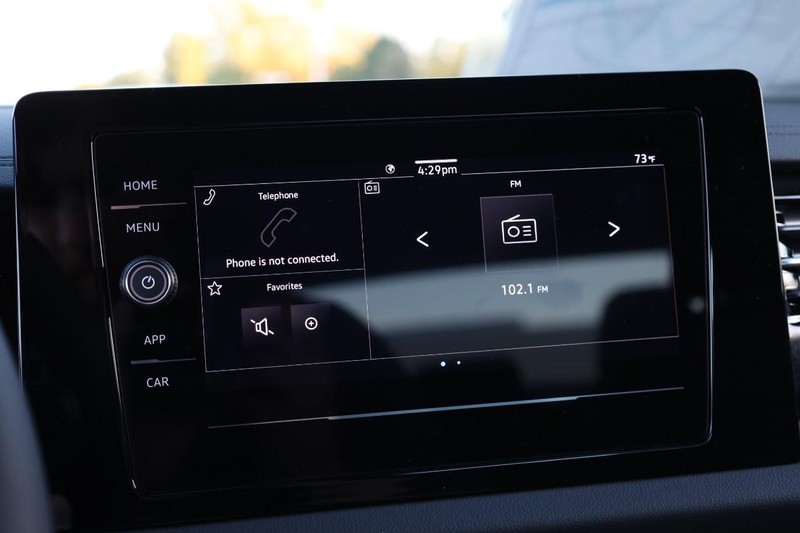 Volkswagen Jetta Vehicle Full-screen Gallery Image 11