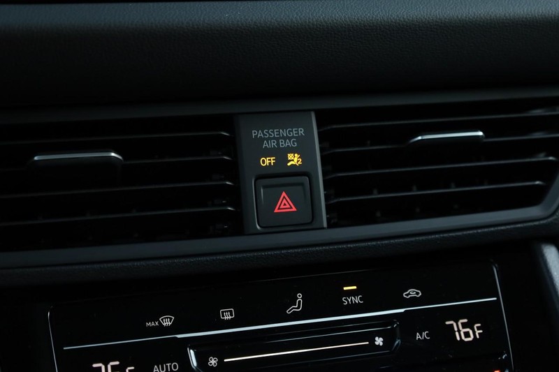 Volkswagen Jetta Vehicle Full-screen Gallery Image 13