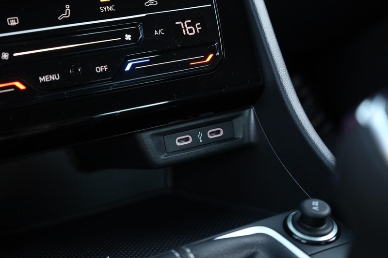 Volkswagen Jetta Vehicle Full-screen Gallery Image 15