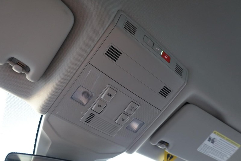 Volkswagen Jetta Vehicle Full-screen Gallery Image 17