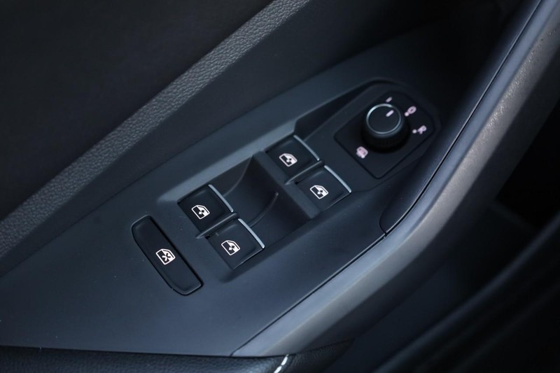 Volkswagen Jetta Vehicle Full-screen Gallery Image 18