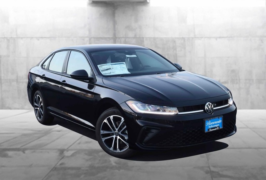 Volkswagen Jetta Vehicle Full-screen Gallery Image 2