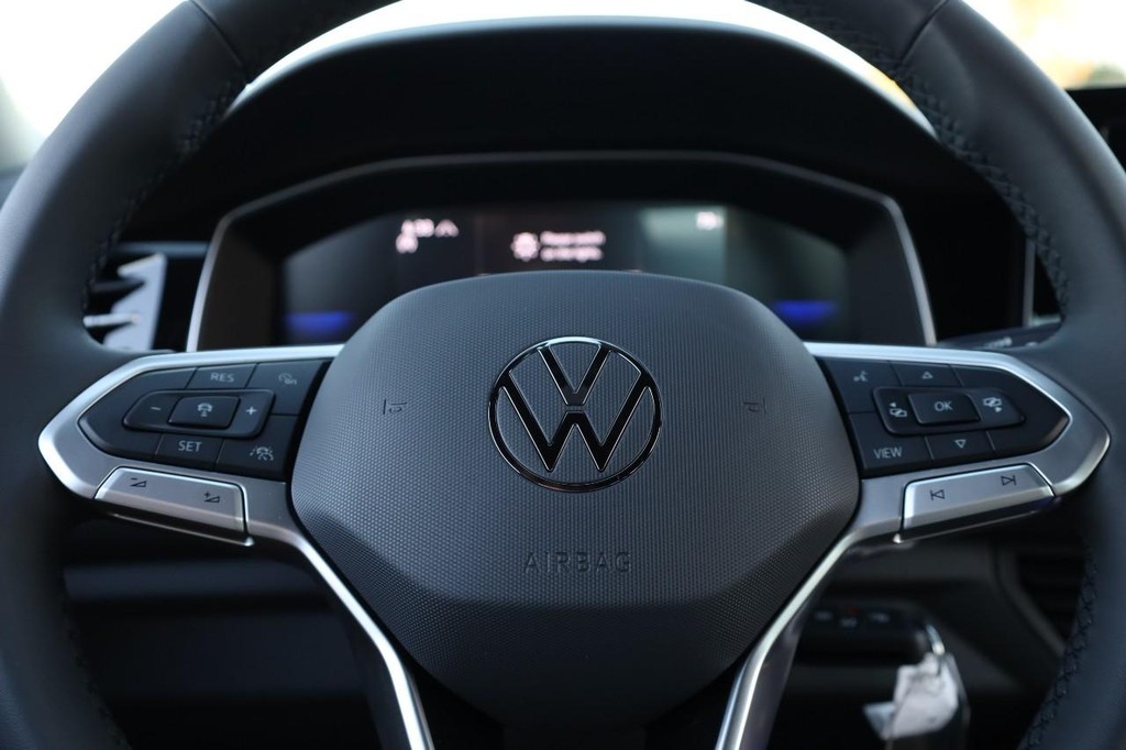 Volkswagen Jetta Vehicle Full-screen Gallery Image 9