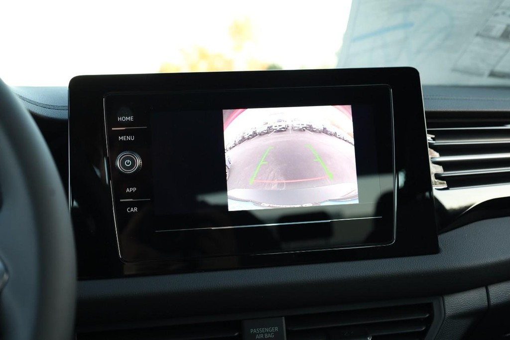 Volkswagen Jetta Vehicle Full-screen Gallery Image 12