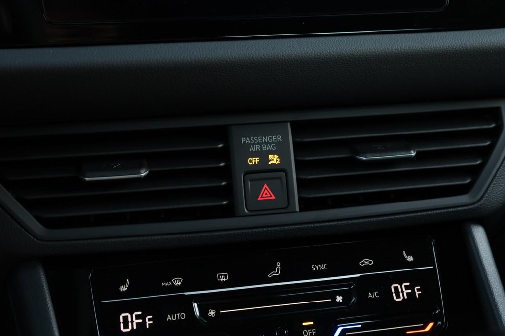 Volkswagen Jetta Vehicle Full-screen Gallery Image 13