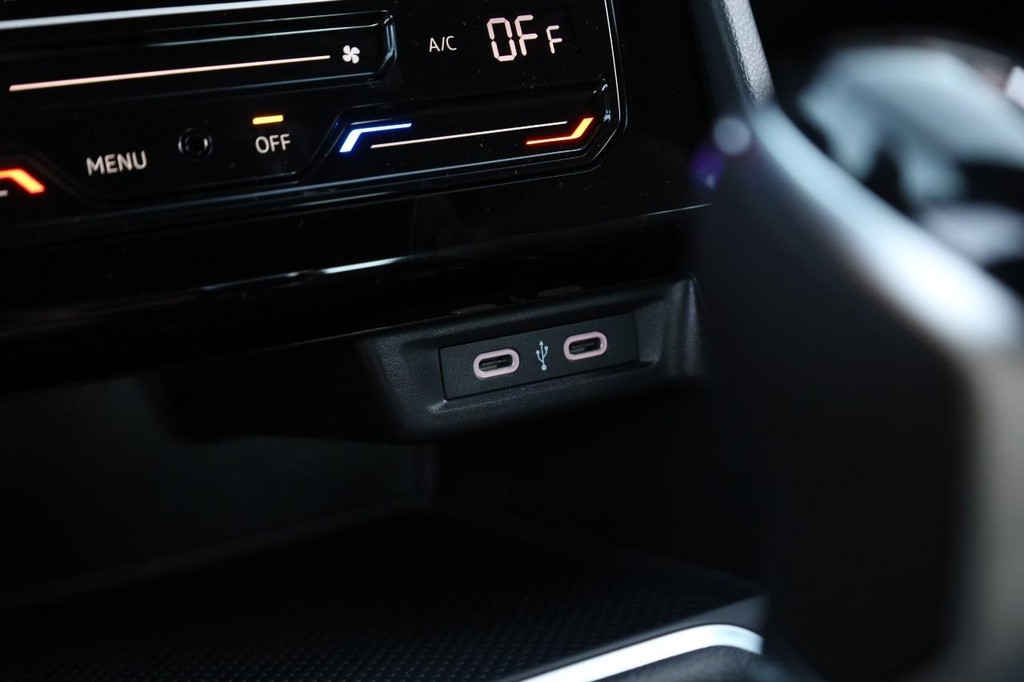 Volkswagen Jetta Vehicle Full-screen Gallery Image 15