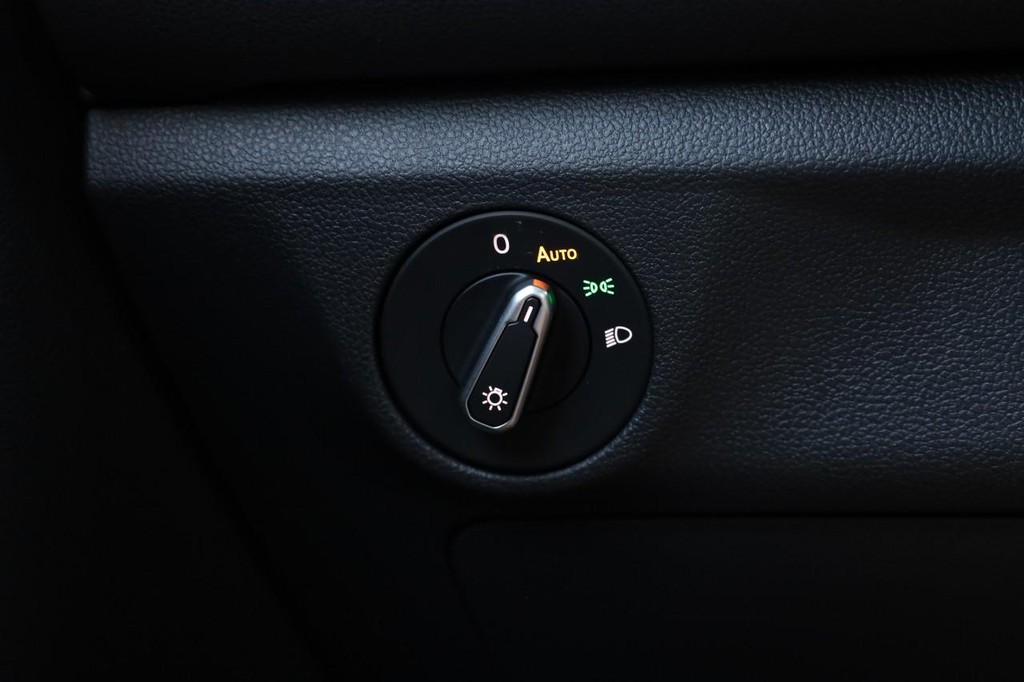 Volkswagen Jetta Vehicle Full-screen Gallery Image 19