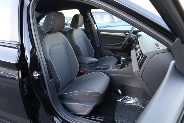 Volkswagen Jetta Vehicle Image 24