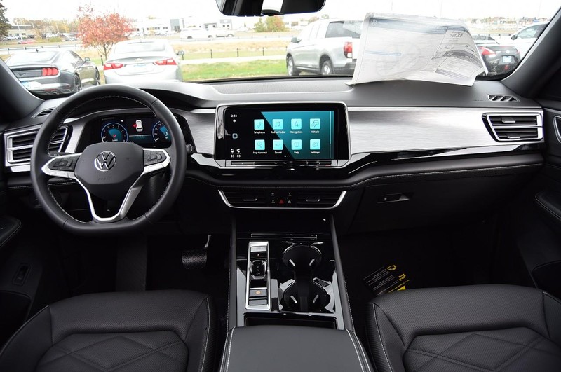 Volkswagen Atlas Cross Sport Vehicle Image 07