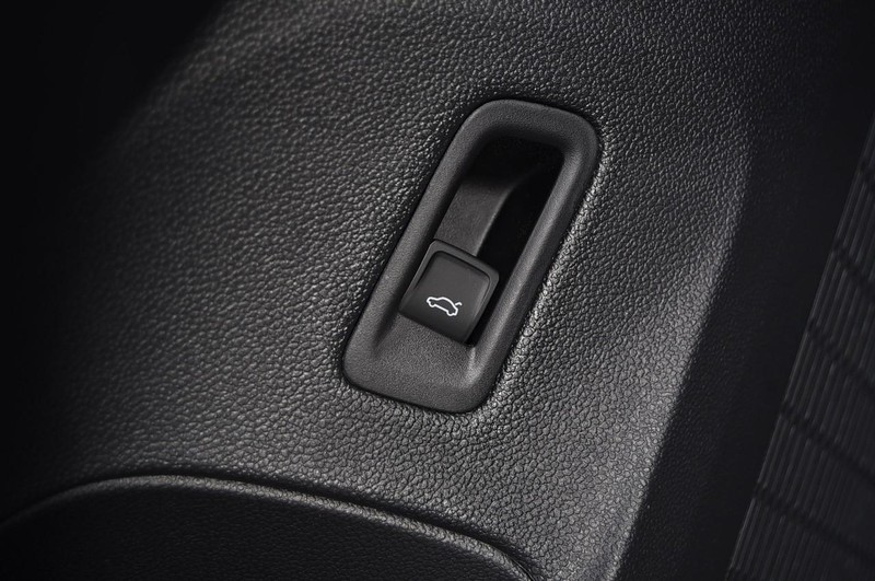 Volkswagen Atlas Cross Sport Vehicle Image 09