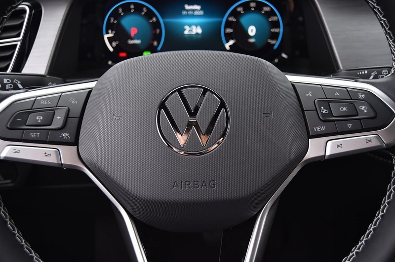 Volkswagen Atlas Cross Sport Vehicle Image 18