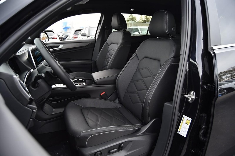 Volkswagen Atlas Cross Sport Vehicle Image 19