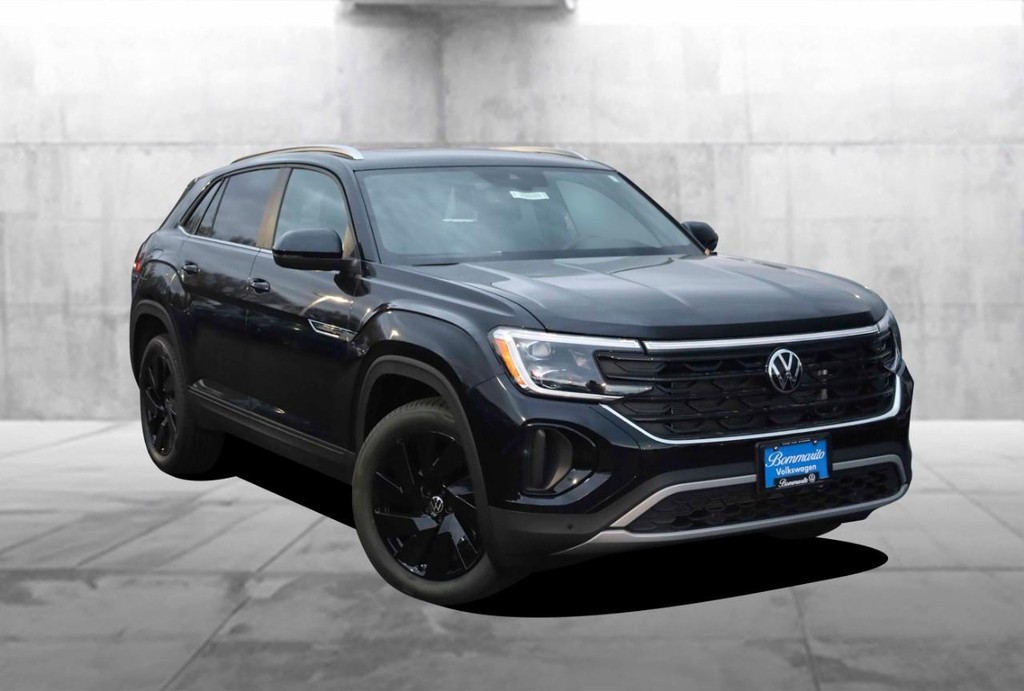 Volkswagen Atlas Cross Sport Vehicle Full-screen Gallery Image 2