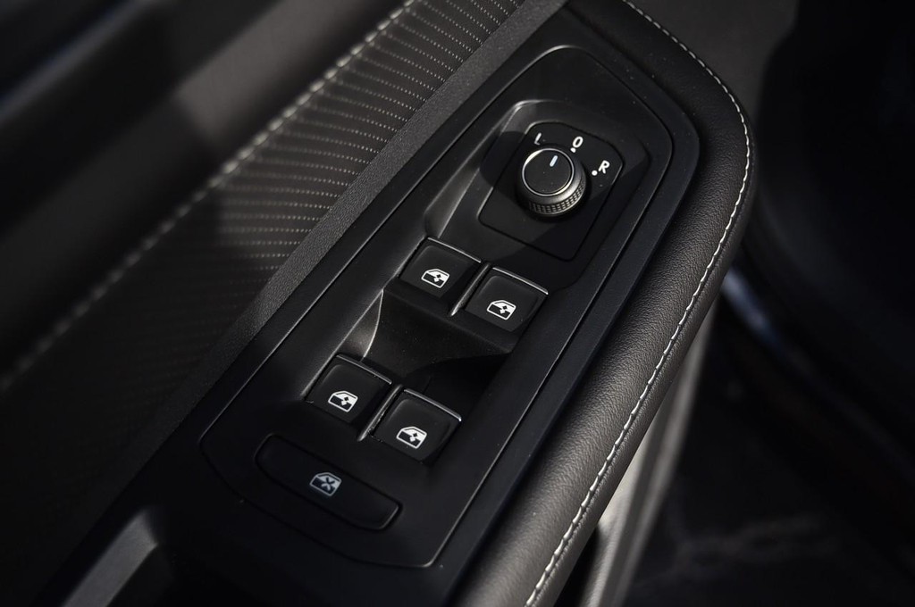 Volkswagen Atlas Cross Sport Vehicle Full-screen Gallery Image 8