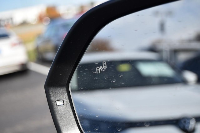 Volkswagen Atlas Cross Sport Vehicle Image 09