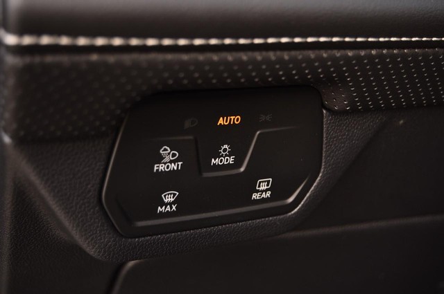 Volkswagen Atlas Cross Sport Vehicle Image 11