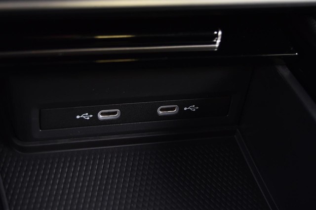 Volkswagen Atlas Cross Sport Vehicle Image 16