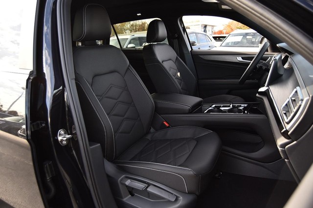 Volkswagen Atlas Cross Sport Vehicle Image 20