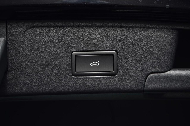 Volkswagen Atlas Cross Sport Vehicle Image 26