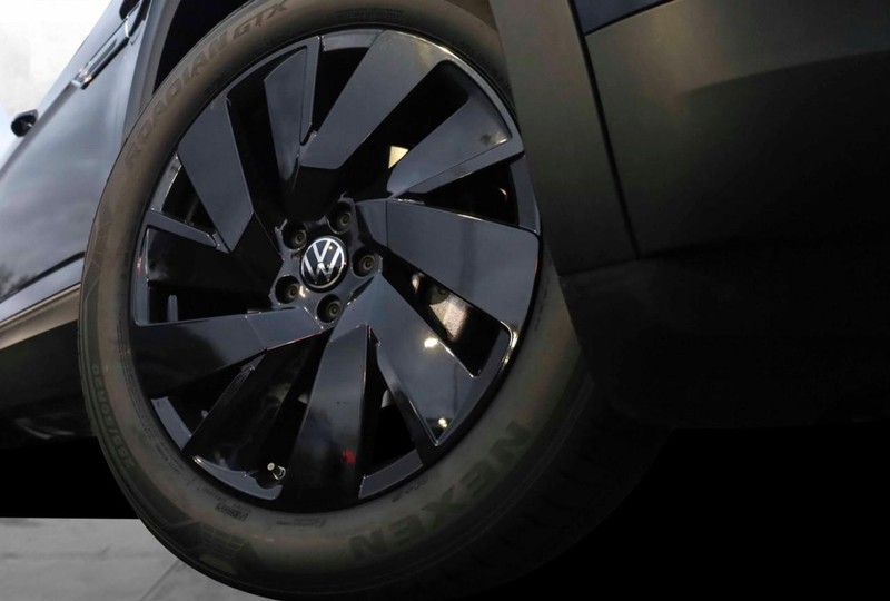 Volkswagen Atlas Cross Sport Vehicle Image 03