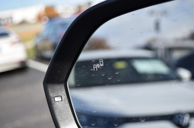 Volkswagen Atlas Cross Sport Vehicle Image 09