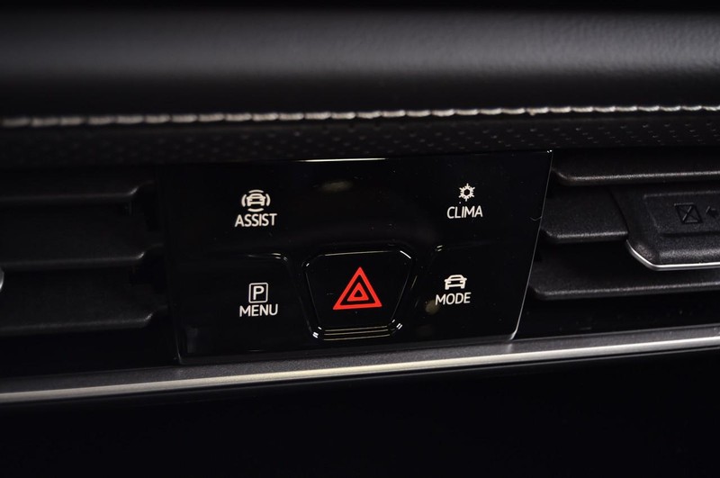 Volkswagen Atlas Cross Sport Vehicle Image 15