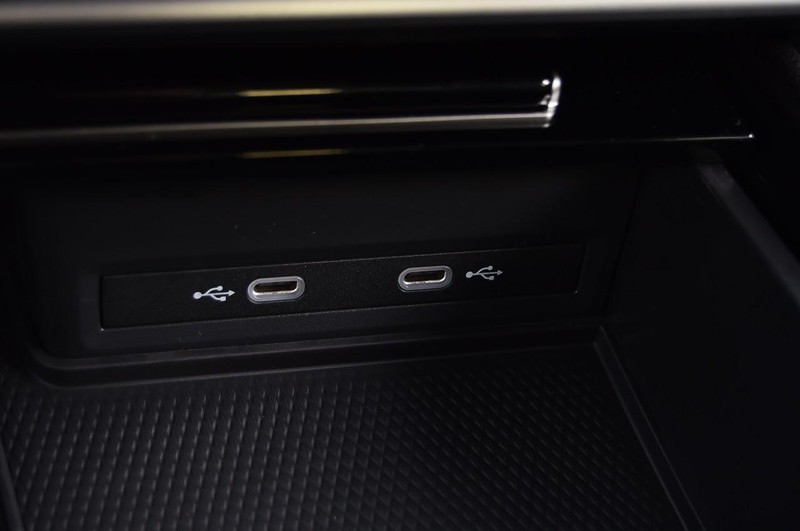 Volkswagen Atlas Cross Sport Vehicle Image 16