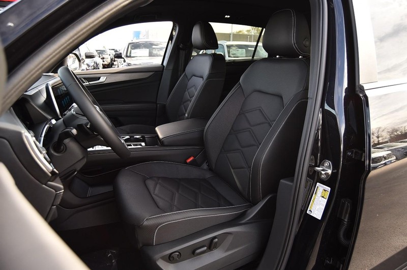 Volkswagen Atlas Cross Sport Vehicle Image 19