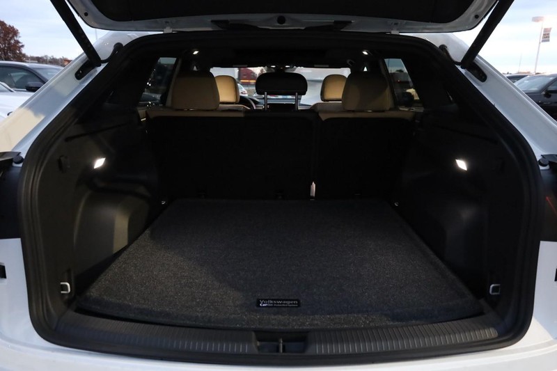 Volkswagen Atlas Cross Sport Vehicle Image 07