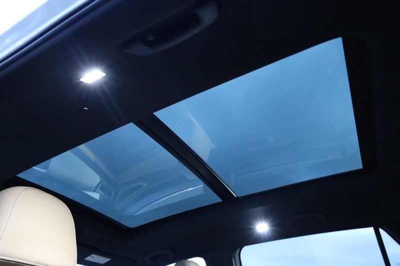 Volkswagen Atlas Cross Sport Vehicle Image 10