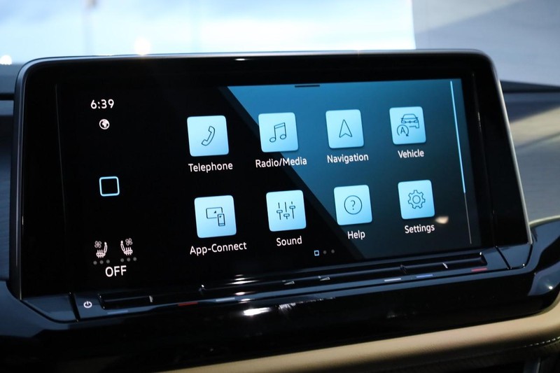 Volkswagen Atlas Cross Sport Vehicle Image 13