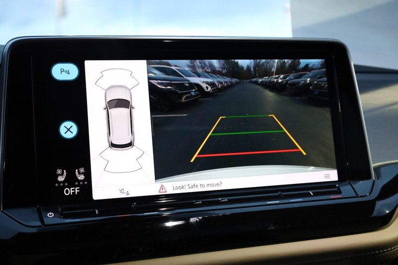 Volkswagen Atlas Cross Sport Vehicle Image 14