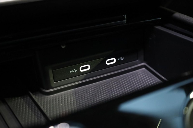 Volkswagen Atlas Cross Sport Vehicle Image 16