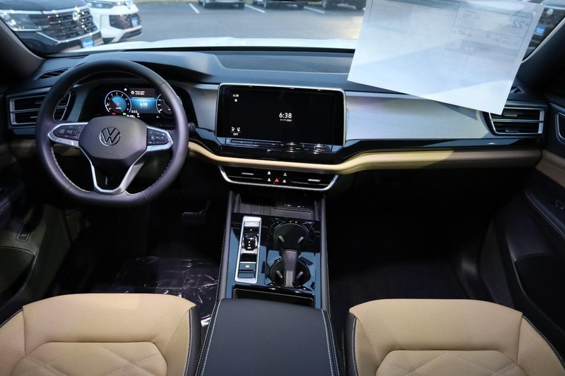 Volkswagen Atlas Cross Sport Vehicle Image 23