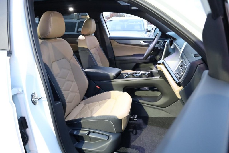 Volkswagen Atlas Cross Sport Vehicle Image 26