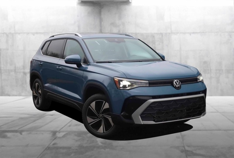 Volkswagen Taos Vehicle Full-screen Gallery Image 2