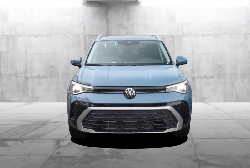 Volkswagen Taos Vehicle Full-screen Gallery Image 4