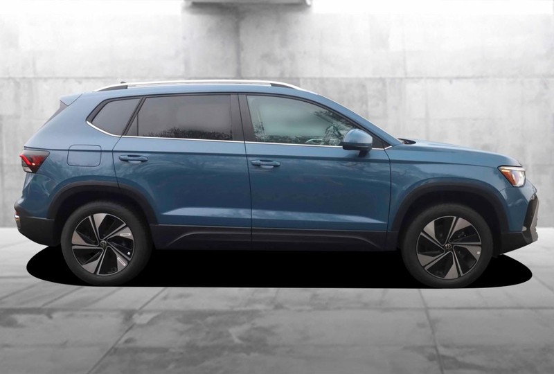 Volkswagen Taos Vehicle Full-screen Gallery Image 5