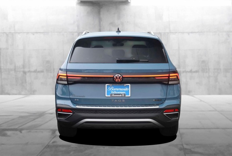 Volkswagen Taos Vehicle Full-screen Gallery Image 6