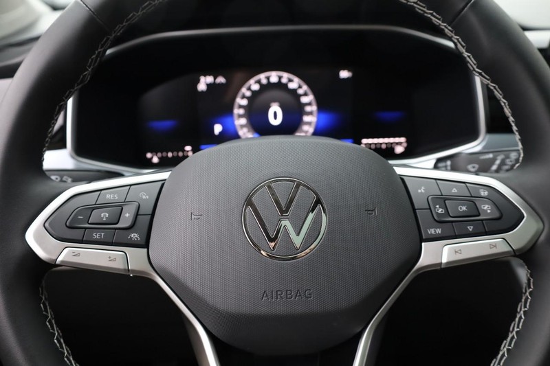 Volkswagen Taos Vehicle Full-screen Gallery Image 11