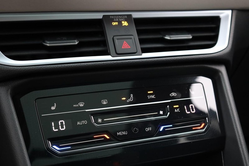 Volkswagen Taos Vehicle Full-screen Gallery Image 15