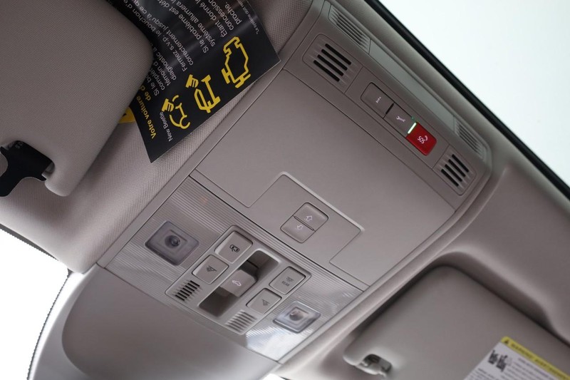 Volkswagen Taos Vehicle Full-screen Gallery Image 18