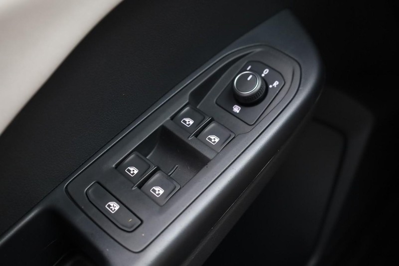 Volkswagen Taos Vehicle Full-screen Gallery Image 19