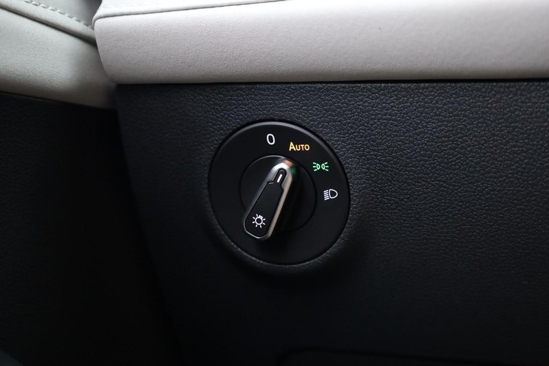 Volkswagen Taos Vehicle Full-screen Gallery Image 20