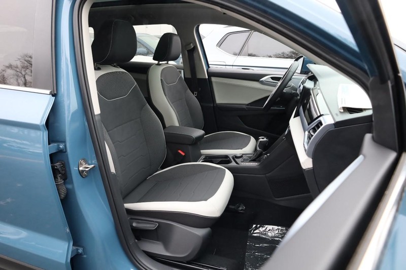 Volkswagen Taos Vehicle Full-screen Gallery Image 26