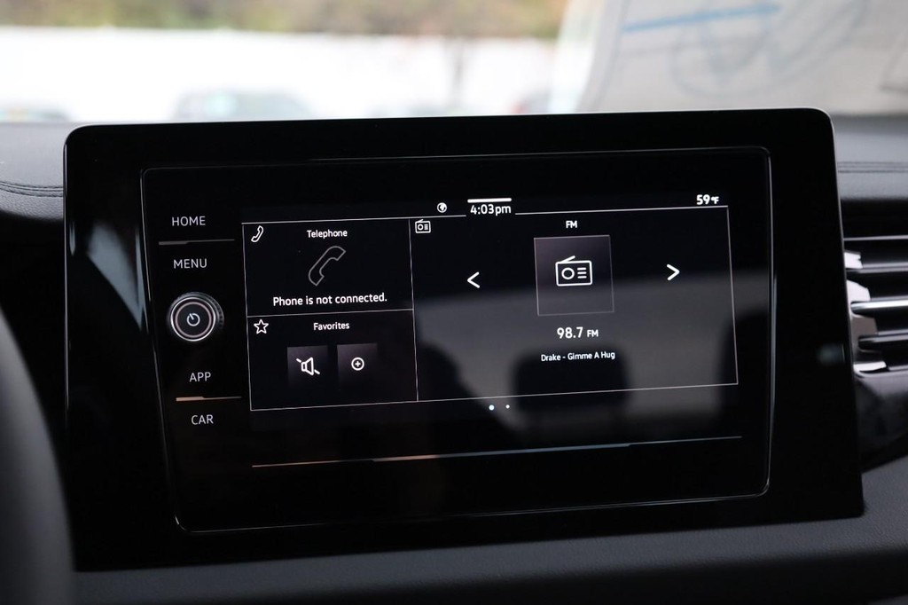 Volkswagen Jetta Vehicle Full-screen Gallery Image 11