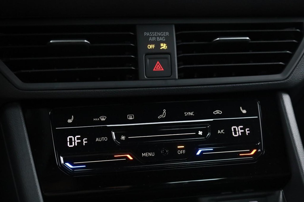 Volkswagen Jetta Vehicle Full-screen Gallery Image 13