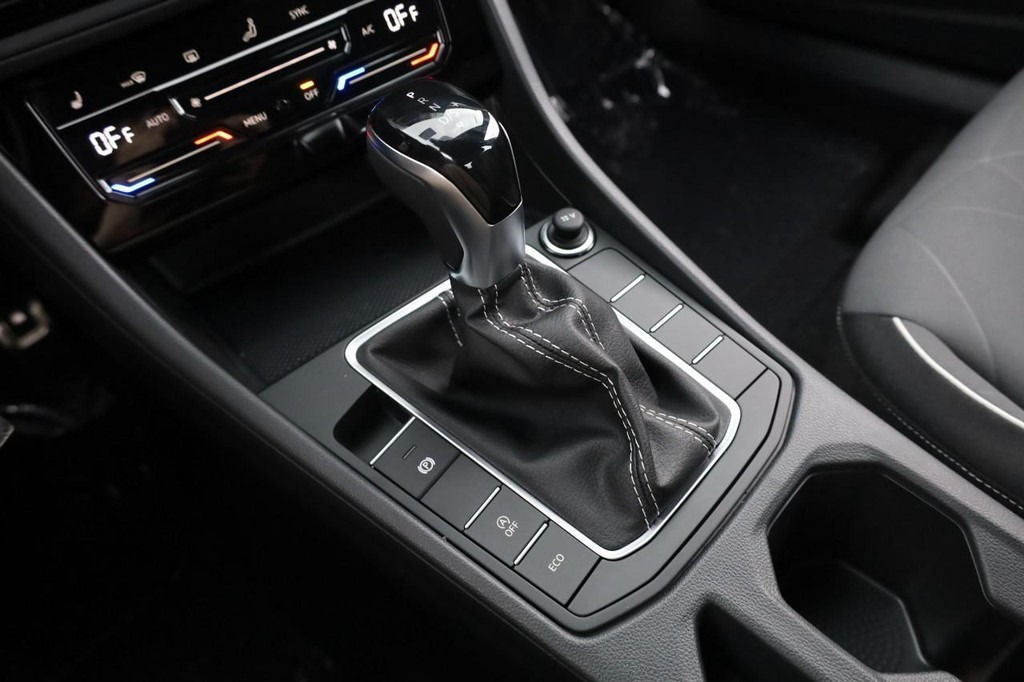 Volkswagen Jetta Vehicle Full-screen Gallery Image 15