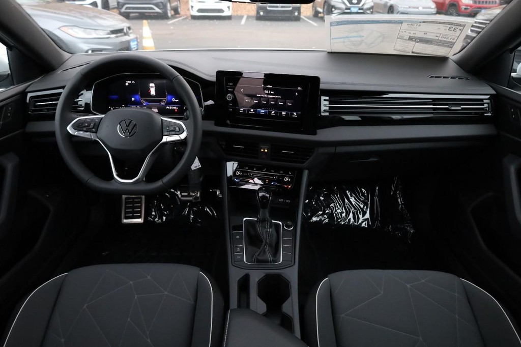 Volkswagen Jetta Vehicle Full-screen Gallery Image 21