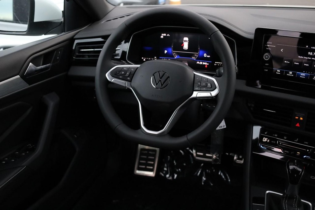 Volkswagen Jetta Vehicle Full-screen Gallery Image 22